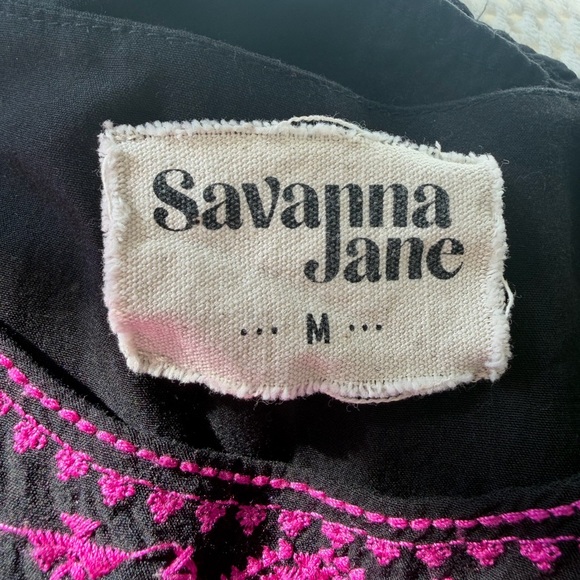 Savanna Jane Black boho peasant Top with Pink Embroidery flutter sleeve size med - Picture 4 of 5